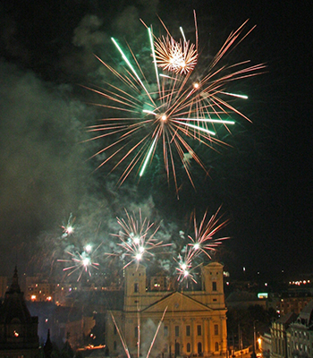 színpompás tűzijáték falunapra, városnapra, önkormányzati rendezvényekre, polgármestereknek